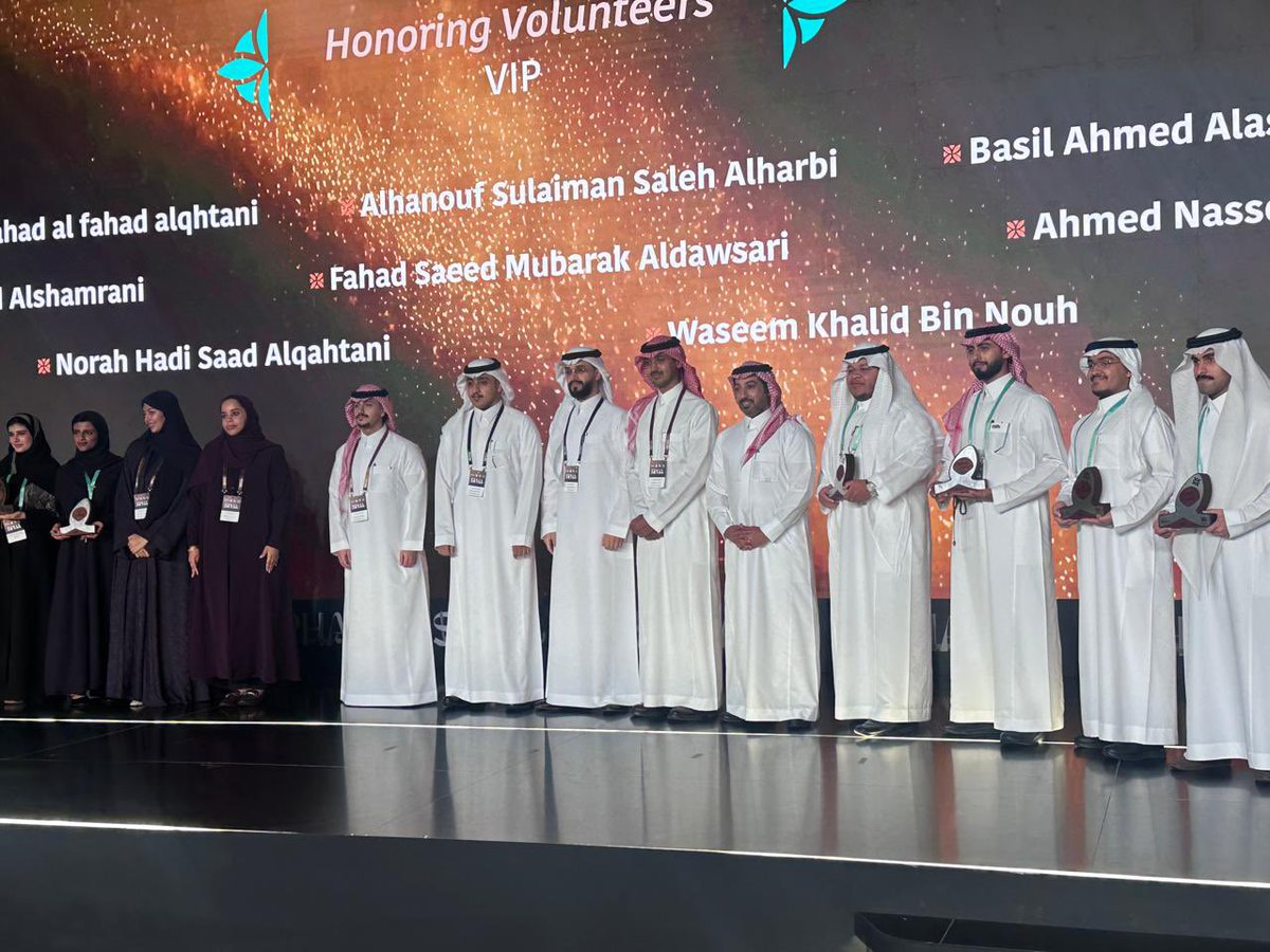 MJD_8888's tweet photo. ممتن جدًا لهذه الفرصة التي أعتز بها، وتشرفت باختياري ضمن فريق كبار الشخصيات VIP، وكانت تجربة مميزة استمتعت و��علمت منها كثيرًا.

كل الشكر والتقدير لـ د. مورق العتيبي، وقادة مشروع سيفا د. منى بن عنزان و د. عبدالعزيز الجوهري، على قيادتهم ودعمهم المستمر طوال هذه الرحلة.

كما أتقدم بالشكر للدكتور الفيصل الشهري، وللدكتور يزيد المسلماني على ثقته الغالية، والتي أعتز بها كثيرًا.
وأتشرف كذلك بمعرفة والعمل مع زملائي المميزين في الفريق، وكانت تجربة ثر��ة تعرفت خلالها على العديد من القدوات الملهمة في مجال الصيدلة ✨

#SIPHA26