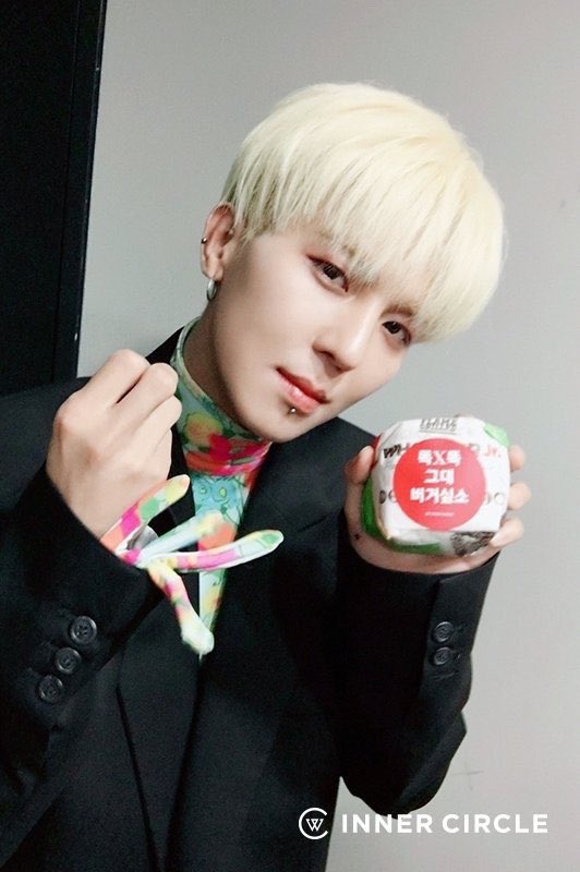 MNUGBS's tweet photo. 바보 https://t.co/BvASlrAWPw