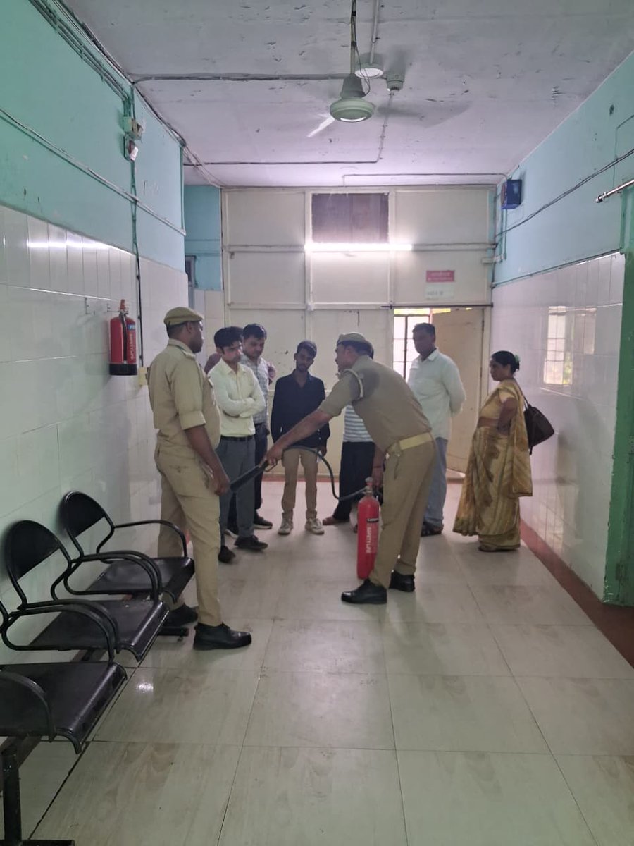 Lucknow Fire & Emergency Services tweet media