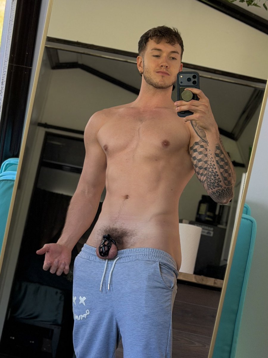 Finn August tweet media