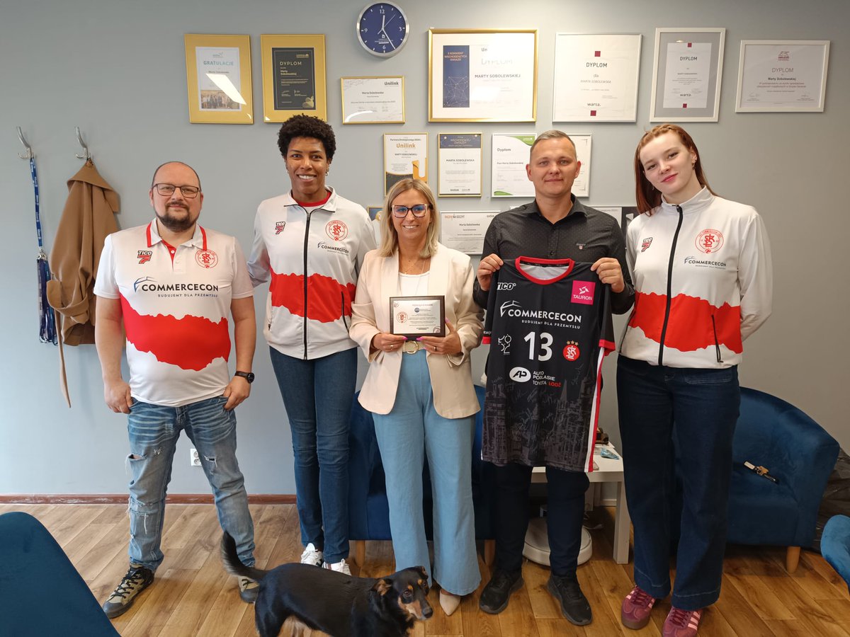 LKS_Commercecon's tweet photo. Marta i Norbert Sobolewscy to wyjątkowy duet zarówno prywatnie, jak i zawodowo! Jako MS Ubezpieczenia zawsze znajdą ubezpieczenie szyte na miarę Waszych potrzeb 💪 

Dziękujemy, że byliście z nami w sezonie 2025/26! 🤍❤🤍 https://t.co/9ZSHclyYuE