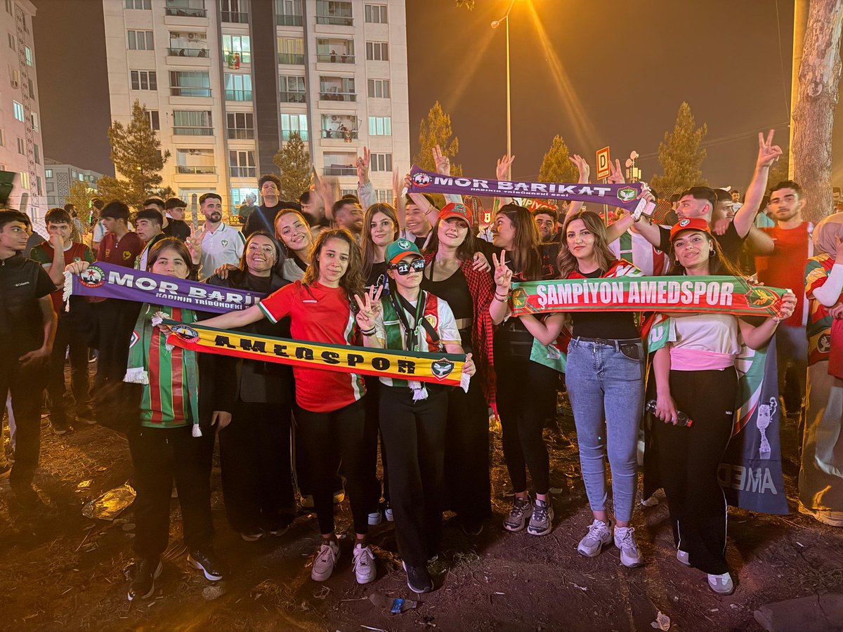 Dicle192176's tweet photo. MALBATA MEZİN 💚❤️
#Barikat 
#MorBarikat https://t.co/rg2M4gPGE9