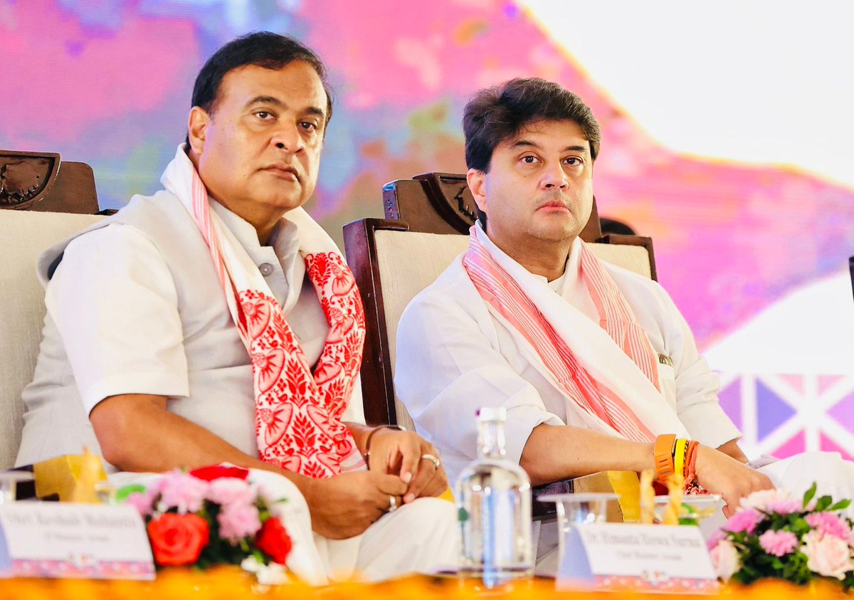 केन्द्रीय संचार एवं पूर्वोत्तर क्षेत्र विकास मंत्री श्रीमंत ज्योतिरादित्य सिंधिया जी 11 एवं 12 मई 2026 को असम के दौरे पर रहेंगे। इस दौरान वे गुवाहाटी में आयोजित होने वाले असम के मुख्यमंत्री श्री हिमंता बिस्वा सरमा जी के शपथ ग्रहण समारोह में सम्मिलित होंगे।
<a href="/JM_Scindia/">Jyotiraditya M. Scindia</a>