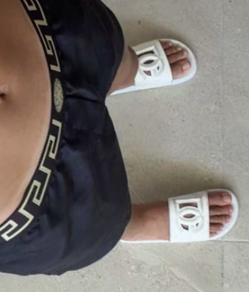 Deliveryfeetpic's tweet photo. @christeyeuh  got the feet out for me today! 🥰 #Feet #fyp https://t.co/yRZUqKINd4