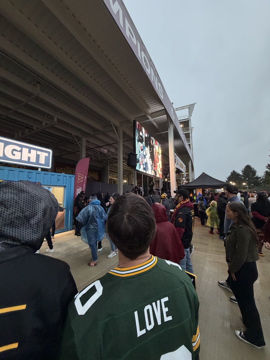 Chris_So_JDM's tweet photo. @carmendefalco I was at the Bears @ Commanders game this year and some dbag was wearing a Jordan Love jersey 😂 He was getting shit from everyone https://t.co/1hWXQzuRdm