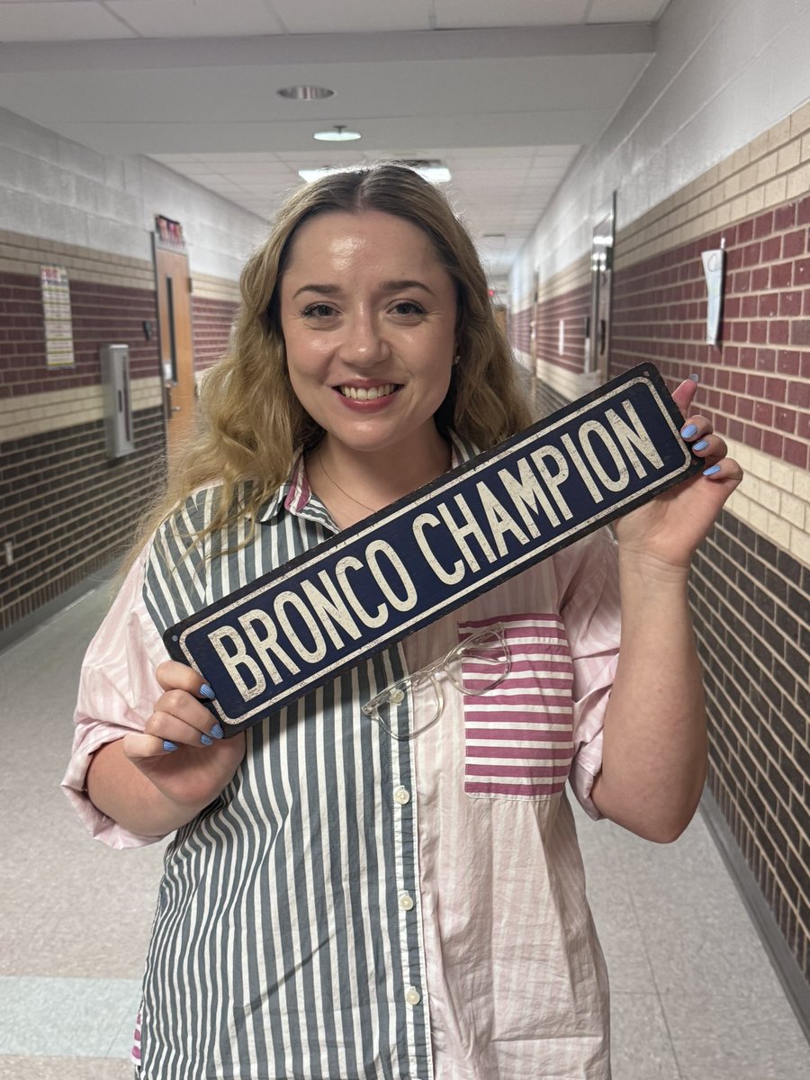 HMSShimmick's tweet photo. Congrats to Bronco Champion of the Week, Rachel Lush! She’s a great teacher who makes learning fun and meaningful. 💙💛 #BroncoChampion @HeritageBroncos https://t.co/7RWz1XLoWG