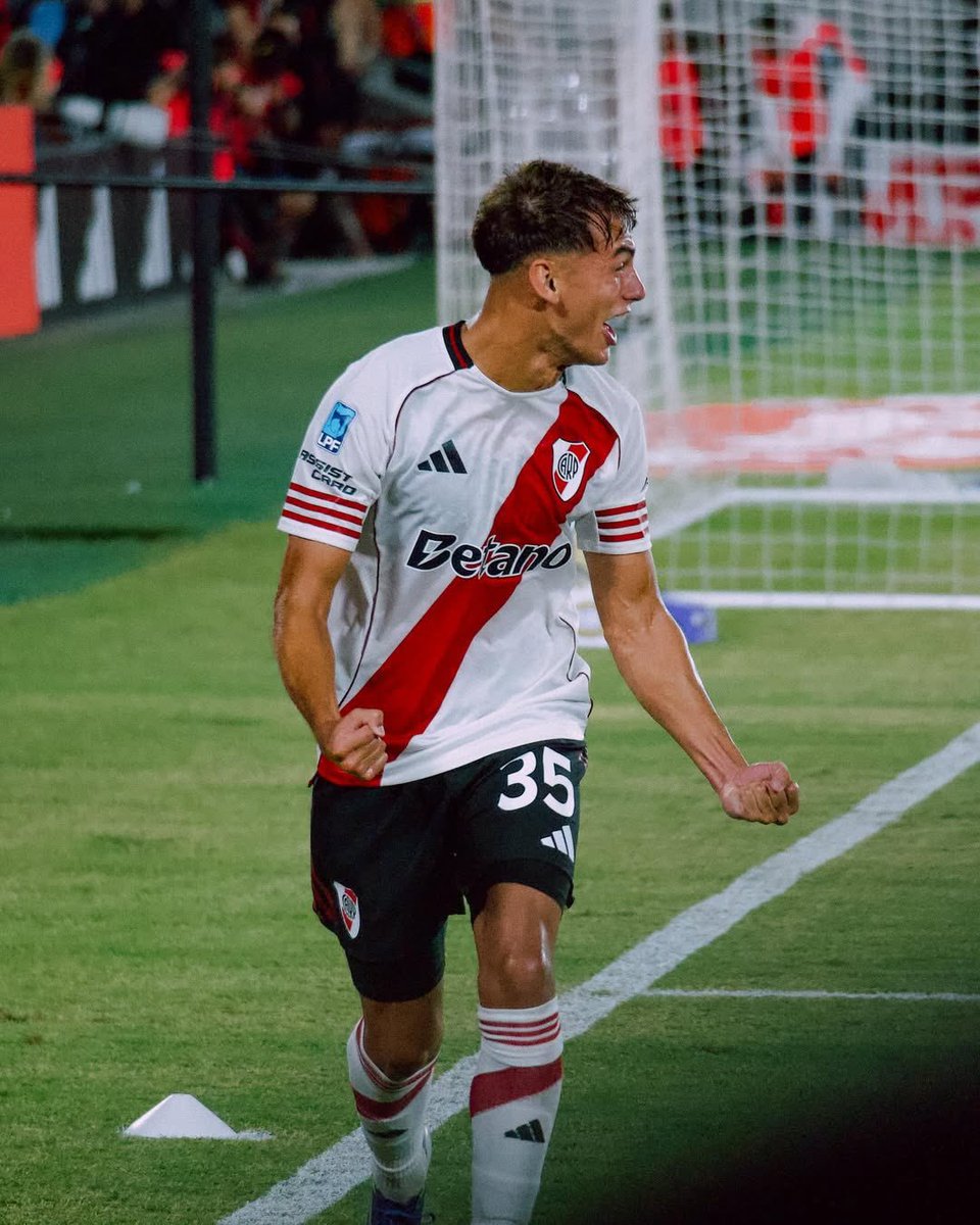 Basta de conchitas en el equipo, dame a estos pibes que dejan la vida cada vez que entran. Pibes que tienen ganas de triunfar y que tienen huevos.