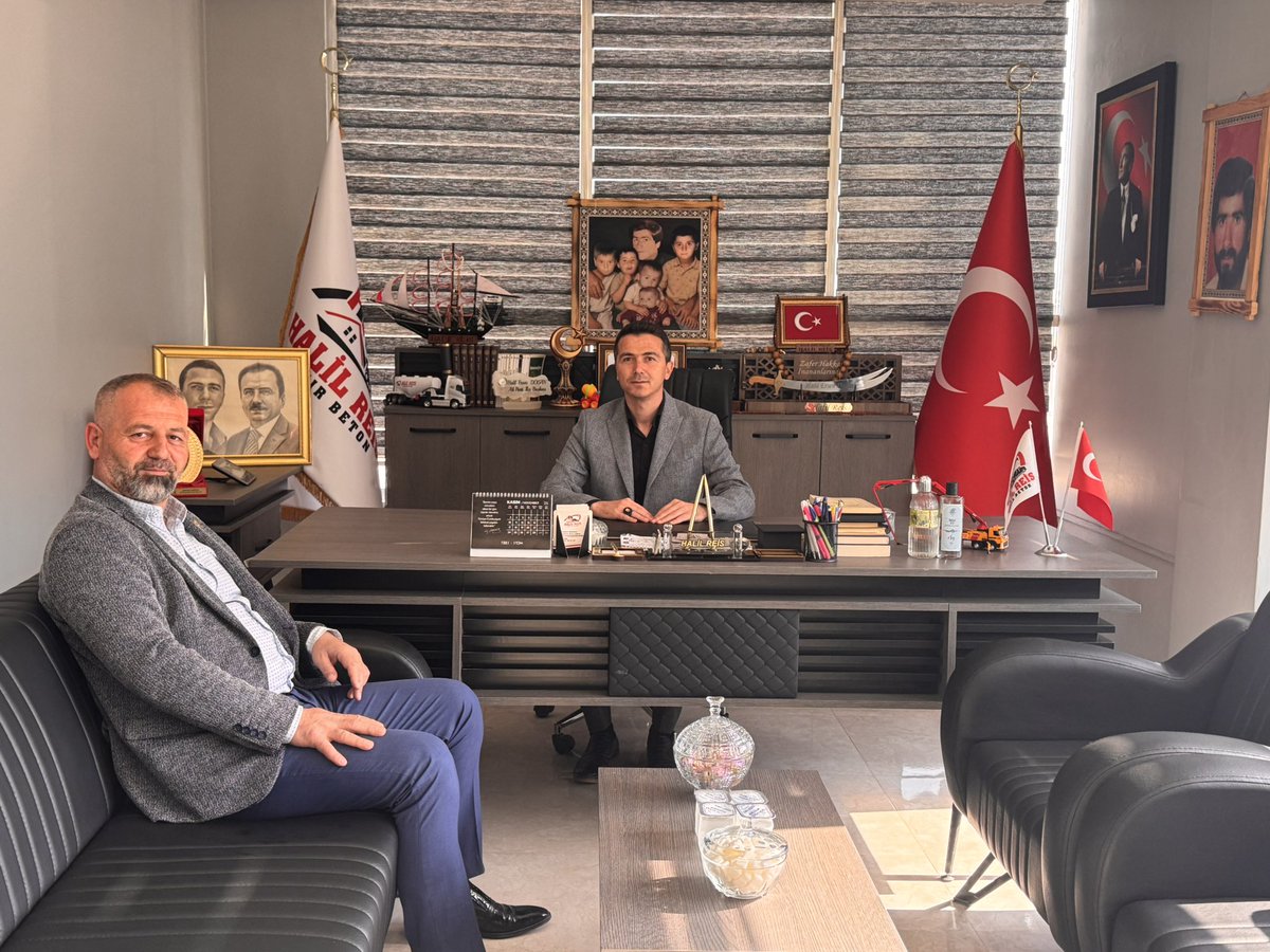 akpartihssa's tweet photo. Akbez Esnaf Odası Başkan’ımız
Sami Çirkin iş yerimizde bizleri ziyarete gelerek esnaflarımız hakkında istişare ettik. Kendilerine teşekkür ediyorum. Esnaflarımıza hayırlı bereketli işler diliyorum.
Ayrılık'ta azap Birlik'te rahmet vardır...

#Birlik https://t.co/o43UGAkUOt