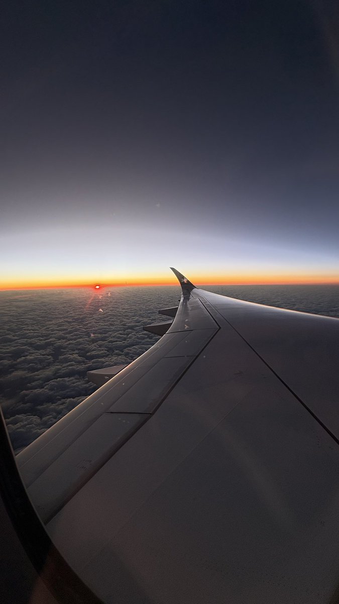 FrequentFlyerEN's tweet photo. #goldenhour https://t.co/xsBExBn6RR