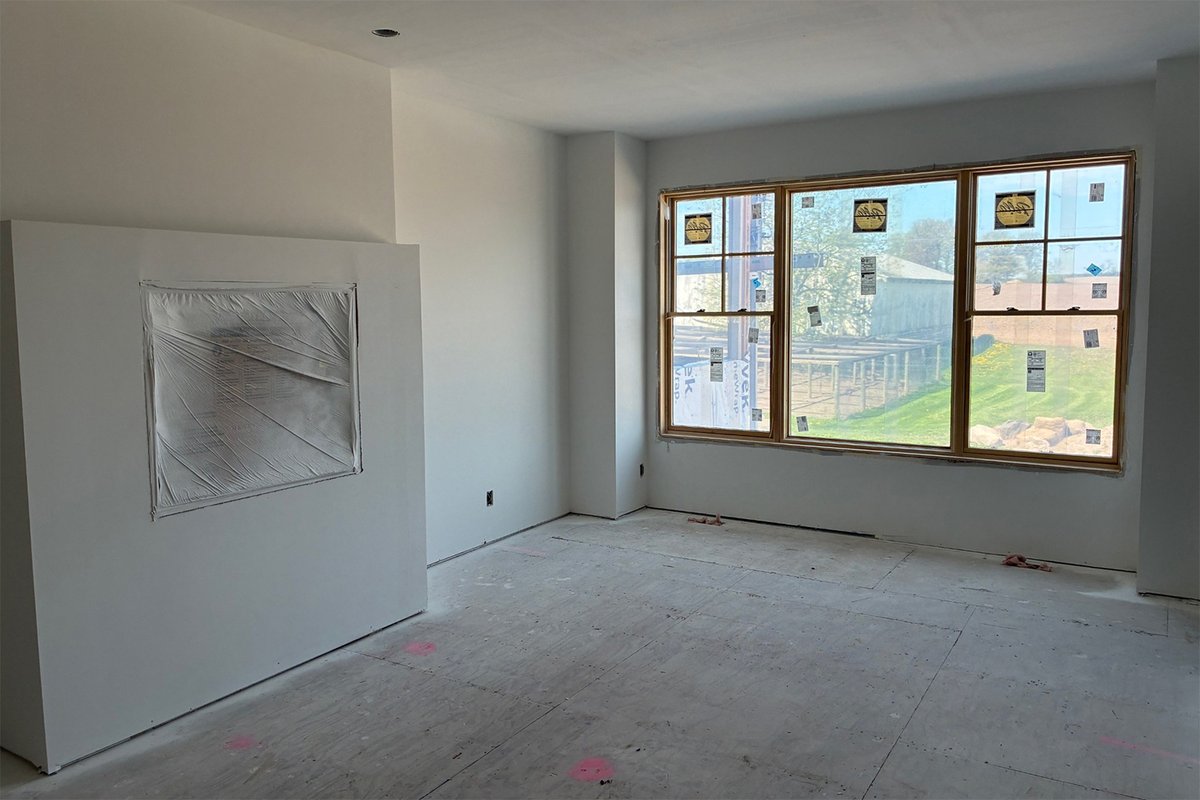 creekwoodhomes's tweet photo. The interior of the house has been primed and is prepared for the next step! Stay tuned for more exciting updates, including the installation of siding and garage doors.

#CustomHome #CustomHomeBuild #HomeBuilding #NewConstruction #NewHome #CreekwoodHomes https://t.co/60l4jThYtY