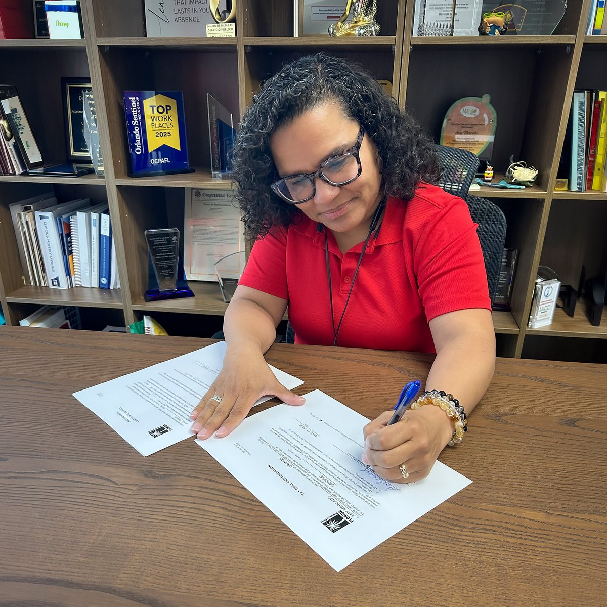 AmyOCPA's tweet photo. This morning marked an important step as Property Appraiser Amy Mercado signed the 2nd final 2025 tax roll.

Esta mañana marcó un paso importante, ya que la tasadora de la propiedad del Condado de Orange, Amy Mercado, firmó el segundo registro de impuestos final de 2025. https://t.co/b7YDLbASIL