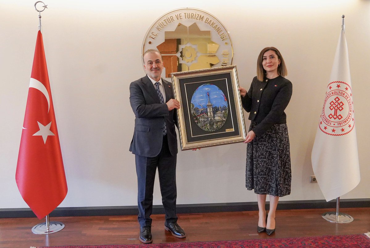 Kültür ve Turizm Bakanlığı Alevi-Bektaşi Kültür ve Cemevi Başkanı Sayın Esma Ersin’i ziyaret ettik.

Samimi sohbetleri ve nazik ev sahiplikleri dolayısıyla kendilerine teşekkür ediyor, çalışmalarında muvaffakiyetler diliyorum.