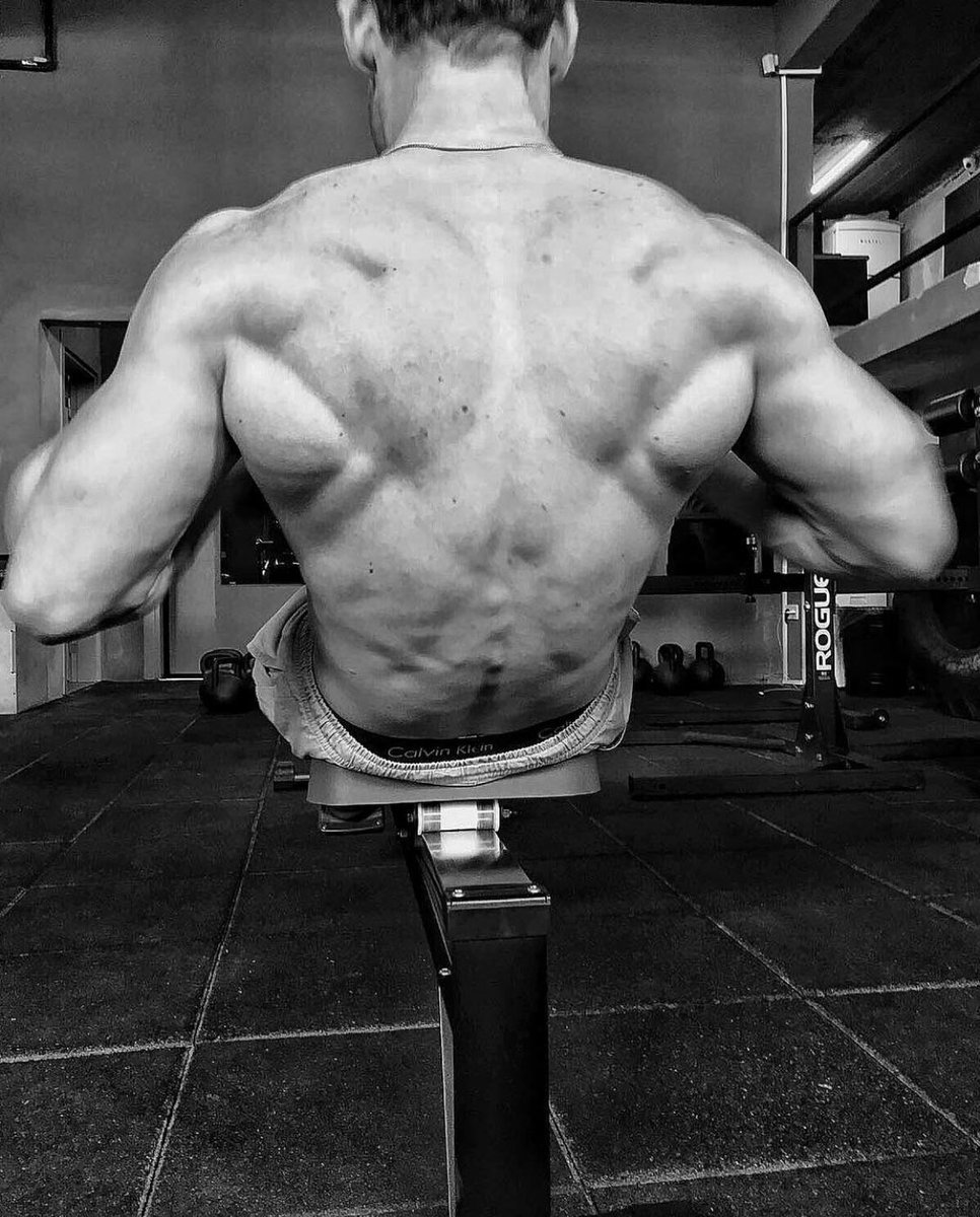 AG231000's tweet photo. 🏋️ Jour 7 = Working out 💪
#30DaysWithTheBursin #KeremBürsin https://t.co/1xx7IcBVeE