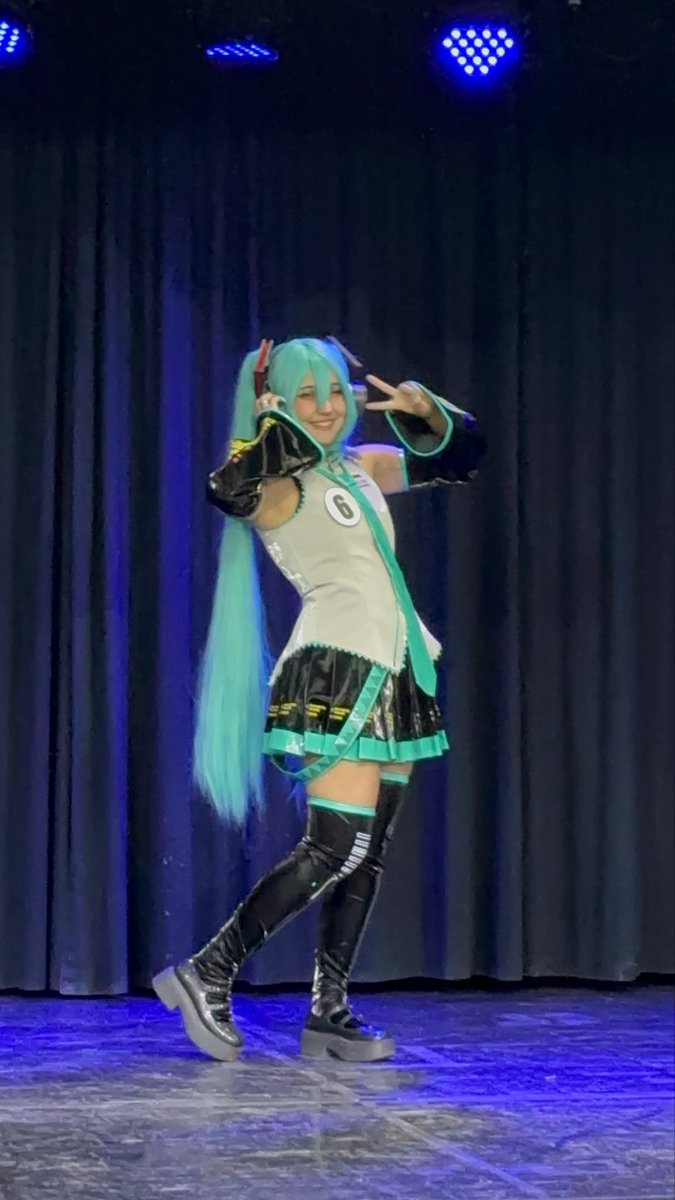 nithsy_'s tweet photo. Primeira vez em um concurso de cosplay 🩵✨ https://t.co/kXe0uHGa5A