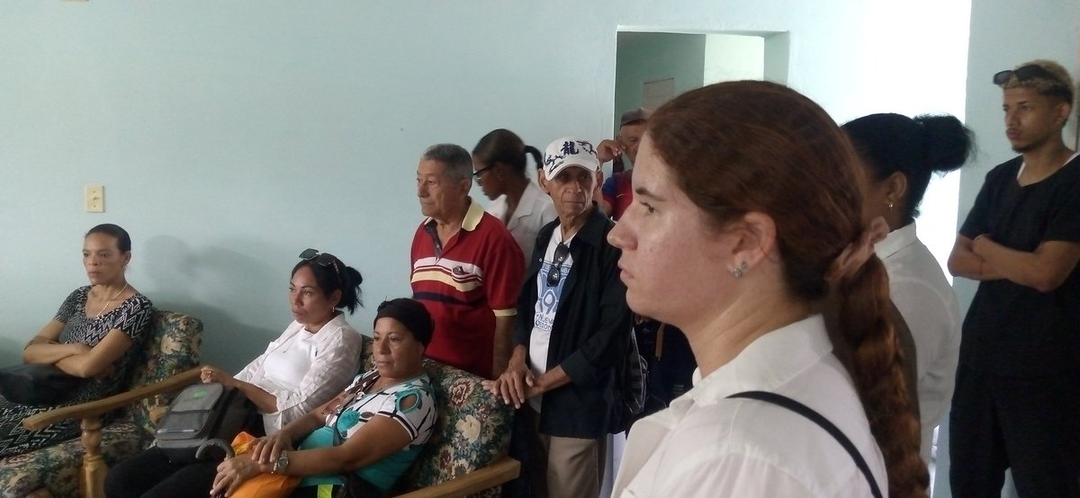 HeenryLuis's tweet photo. Actividad extensionista de estudiantes y profesores del Polo Docente de La Fe, vísperas del Día de las Madres, en el Hogar Materno https://t.co/fmwmTgUhm2
