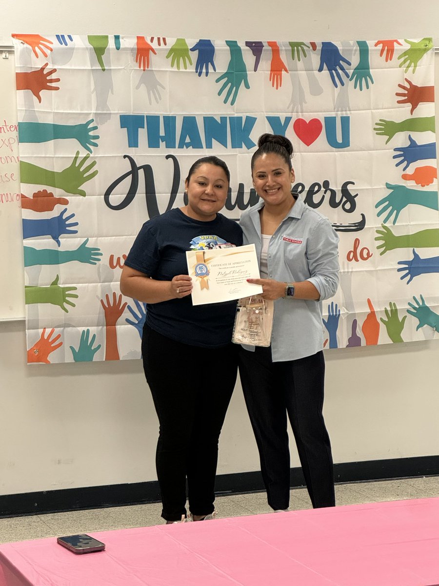 VPAA_SWPS's tweet photo. This morning we celebrated the amazing volunteers who give their time, hearts, and support to our Bluejay family 💙 Thank you for all you do to help our campus shine brighter each day. We appreciate you! ✨ #SouthwestStrong #Bluejays https://t.co/gDEVf348px