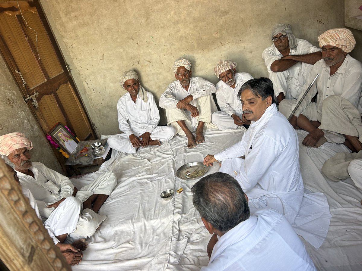 MohanPoonia1's tweet photo. सूरतगढ़ विधानसभा क्षेत्र के गांव लधैर,गुसाईंसर,कौनपालसर की शोक सभाओं में पहुंचकर पुण्य आत्माओं को श्रद्धांजलि अर्पित करते हुए उनके परिजनों को सांत्वना दी। https://t.co/qp9wk00R5x