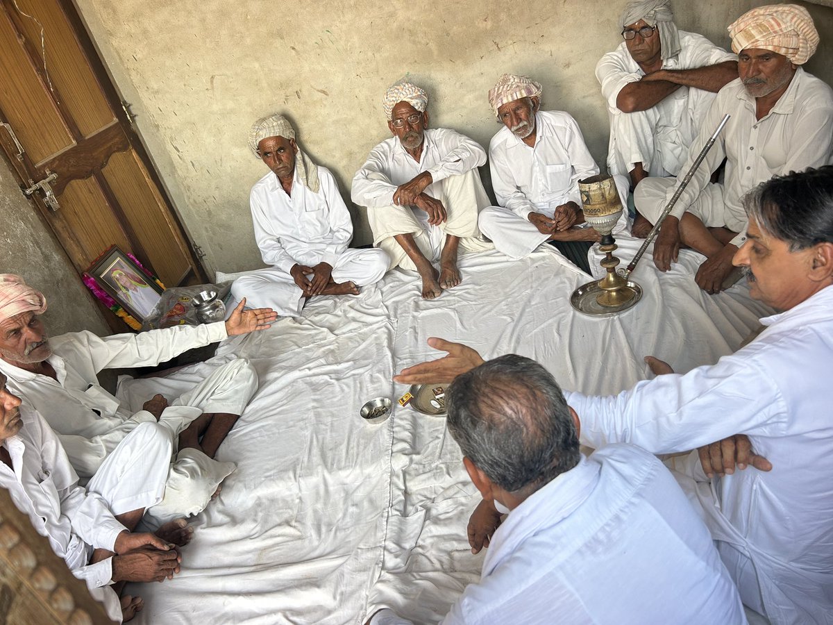 MohanPoonia1's tweet photo. सूरतगढ़ विधानसभा क्षेत्र के गांव लधैर,गुसाईंसर,कौनपालसर की शोक सभाओं में पहुंचकर पुण्य आत्माओं को श्रद्धांजलि अर्पित करते हुए उनके परिजनों को सांत्वना दी। https://t.co/qp9wk00R5x
