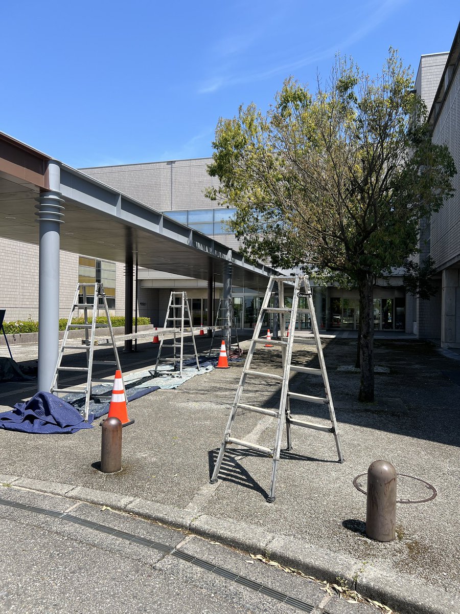 miragehall's tweet photo. 【お知らせ📢】

正面エントランスにて塗装作業を行なっております。

ご来館の皆様にはご迷惑をお掛け致しますが、何卒ご了承くださいますよう、おながいも https://t.co/84CJn3jcuU