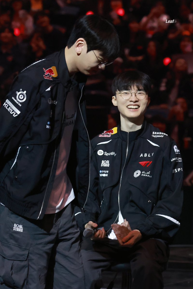 Leaf_andLeaves's tweet photo. 260425 홈그라운드

귀여운 거 봐야지😆

#페이커 #FAKER #이상혁 
#도란 #Doran #최현준 
#T1 https://t.co/hJj01Y4mal
