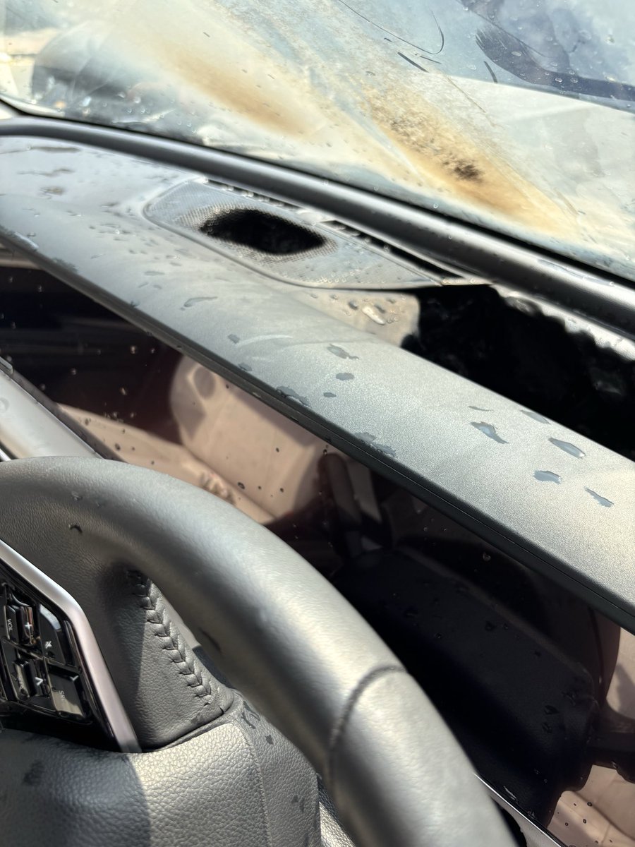 Kavyaa4r0r4's tweet photo. @nilayarora @Mahindra_Auto Managed to take the pictures of the burnt parts that melted to become large cavities breaking apart the entire system that went faulty. These photos were taken after the fire brigade had halted the fire in the car… https://t.co/hyEmpCg3GR