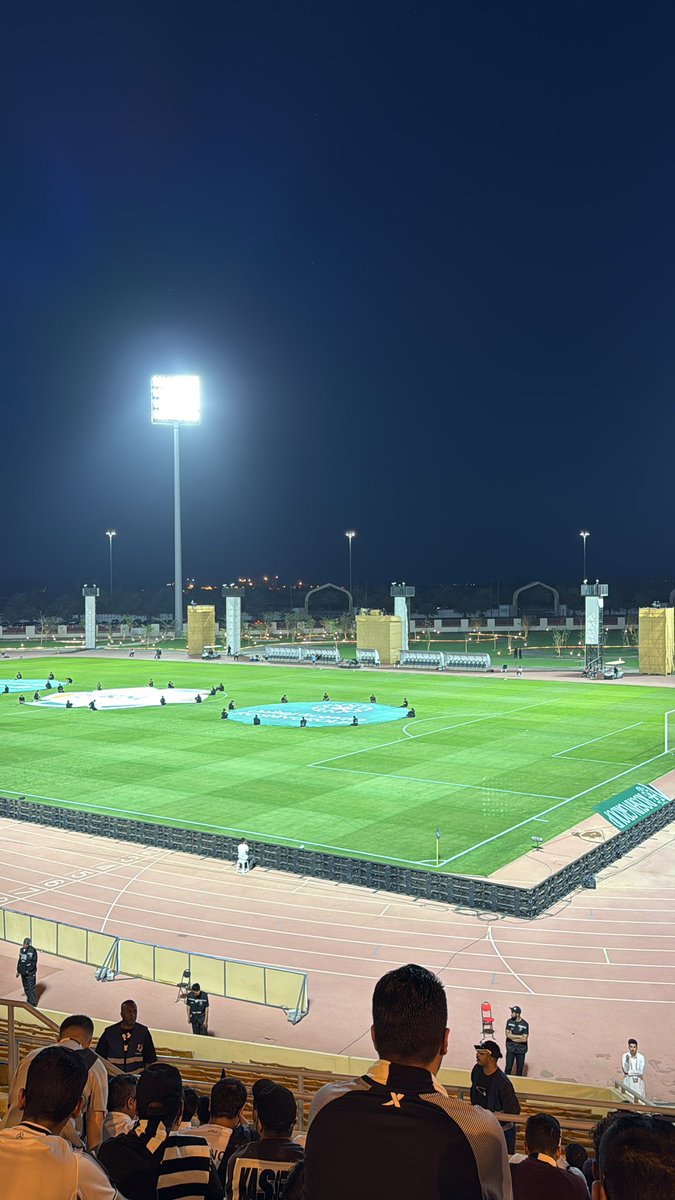 f_1i6's tweet photo. بالتوفيق لكبير العاصمة في لقاء الليلة 🤍🖤. https://t.co/ISxj7nta58