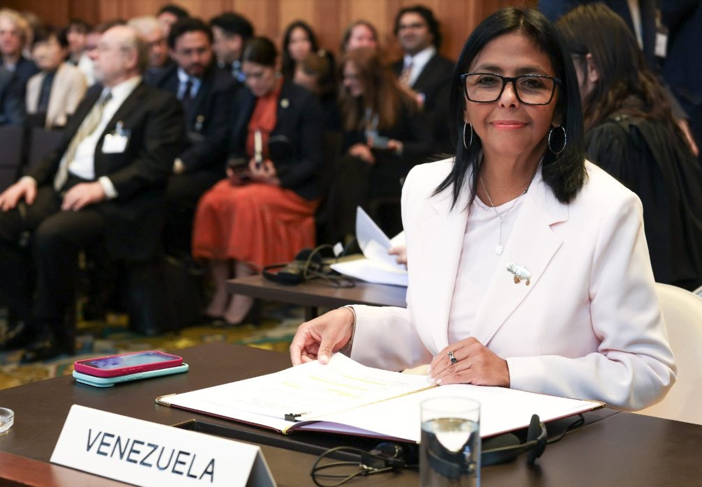 Clezulia's tweet photo. Venezuela ratifica ante la CIJ su derecho inalienable sobre la Guayana Esequiba y aboga por el diálogo directo 
https://t.co/Mv53jynO4z https://t.co/qQQsHOJVAh