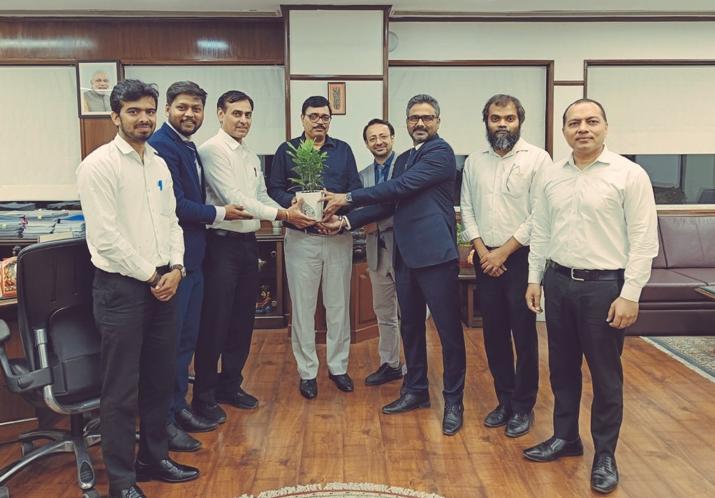 atcguildindia's tweet photo. The ATC Guild (I) CEC met Chairman AAI, Shri Vipin Kumar, to align on strategic objectives. The dialogue reinforced a shared vision for operational resilience and the continued professional elevation of the #ATM fraternity. 🤝🛫
#AAI_OFFICIAL #MoCA_GOI https://t.co/WDUqBRFbDU