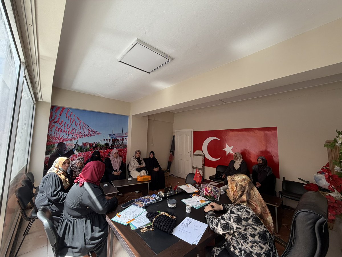 CldrnAkkadinlar's tweet photo. Yönetim kurulu toplantımıza dahil olan anneler günümüzü kutlayan ilçe başkanımız @AliEvindarali ye yönetim kurulu üyeleri adına Teşekür ederiz @ArvasAbdulahat @zerrin_arslan @MunevverErtus @zerrin_alpaslan https://t.co/iU5ojW1aqq