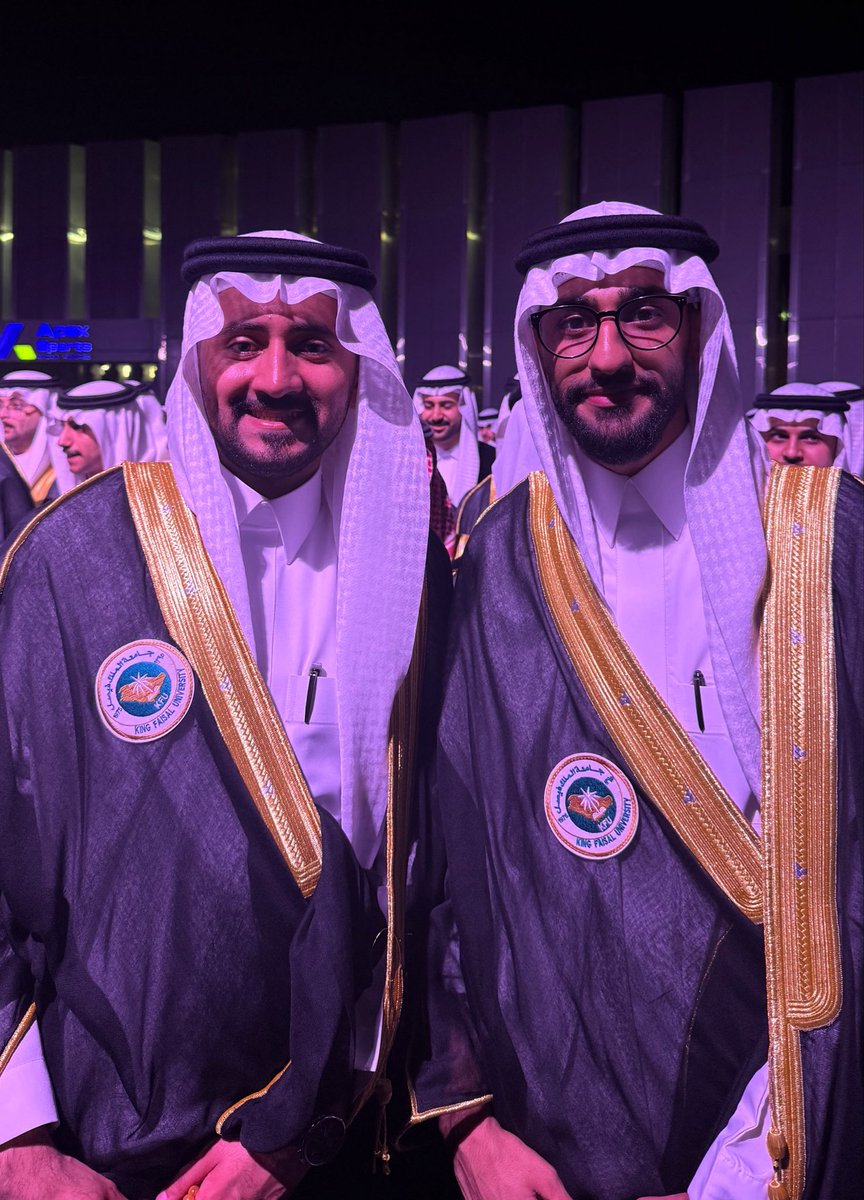 Moha1Saeed's tweet photo. لولاهمُ لتمادى عنفُ وَحشتِنا
وصارتِ الجَنّةُ الفيحاءُ كالنارِ

هُمُ الذين يُحيلونَ الأسى فرَحاً
ويَنصُرونَ أخاهم نصرَ جَبّارِ https://t.co/Bg02kvae2x