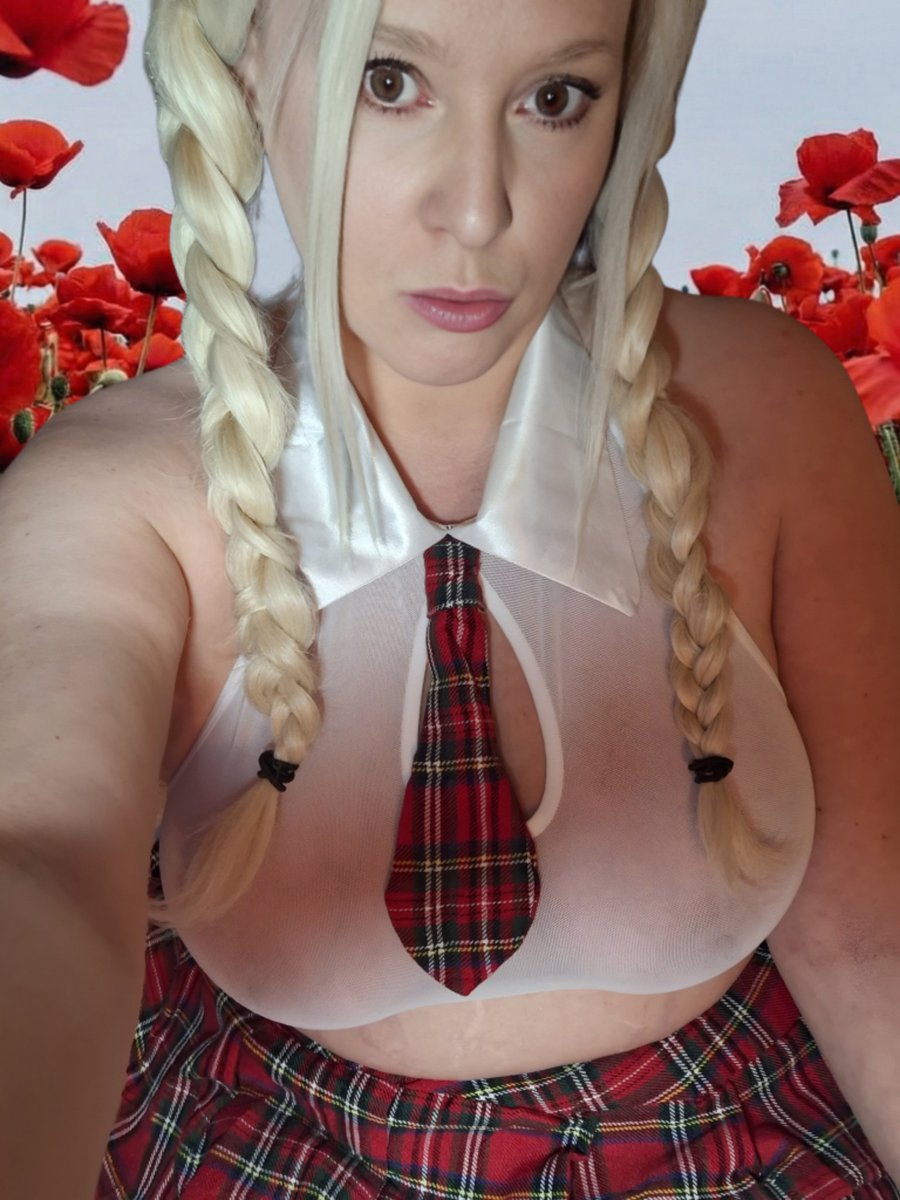 bouncybella28x's tweet photo. Be back on stripchat Tommorrow from 9am xxx https://t.co/8EkMAqpMkX