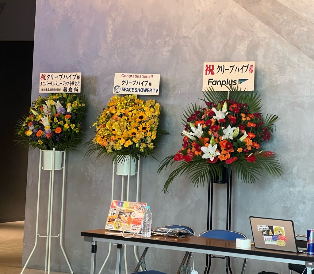 ゚ tweet media