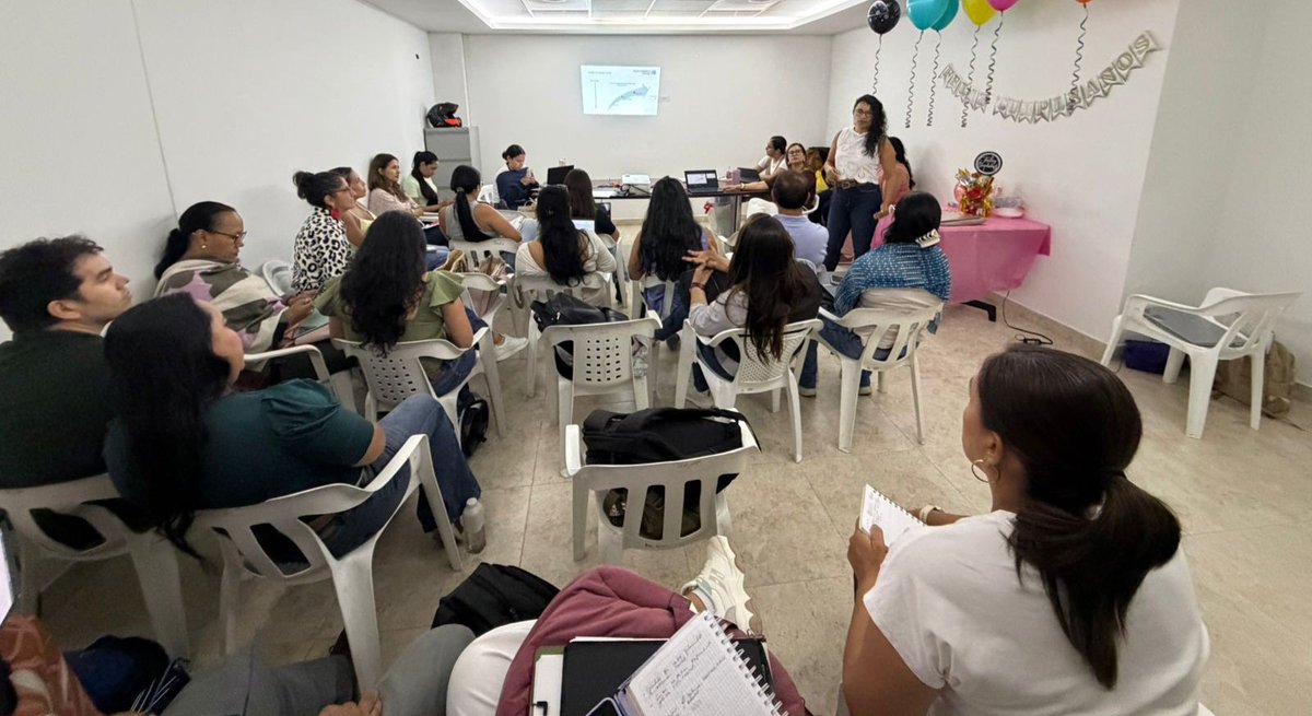 COLPSIC_VALLE's tweet photo. El día de hoy, Juliet Salazar Rodríguez, Presidente del Capitulo Valle de Colpsic realizó la socialización de los enfoques diferenciales contemplados en la Política Pública a uno de los equipos de la Secretaría de Salud del Distrito de Cali.

#Psicología #Colpsic https://t.co/ceEBDNJDBr
