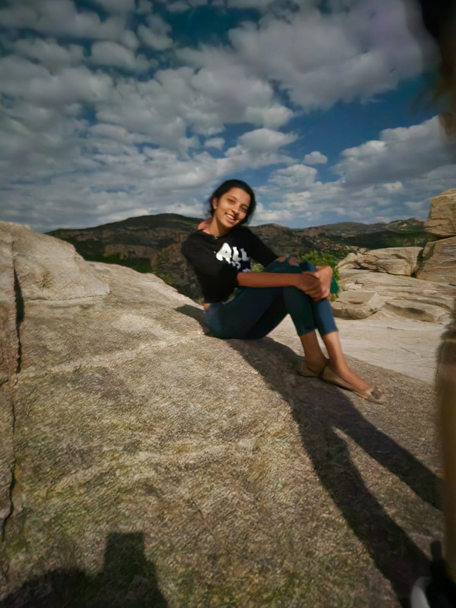 StewardAstro's tweet photo. Suhani Surana is graduating this spring with a triple major, including her BS in Astronomy!  Her advice for aspiring astronomers? "Challenge yourself each day and work really hard towards your goals! Trust me, it is worth it." Read more: https://t.co/bhZT8H2xg6 https://t.co/JJkSzA46qK