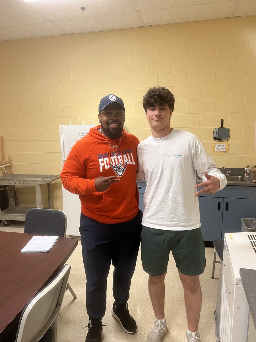 Jack18Cummings's tweet photo. Thank you to @coachmslaughter for stopping by school today to teach us more about the school. I’m excited to learn more!
@Joebruneel @PGalloway16 @WhitmanvikesFB @MacalesterFB https://t.co/RvMzwCvCKX