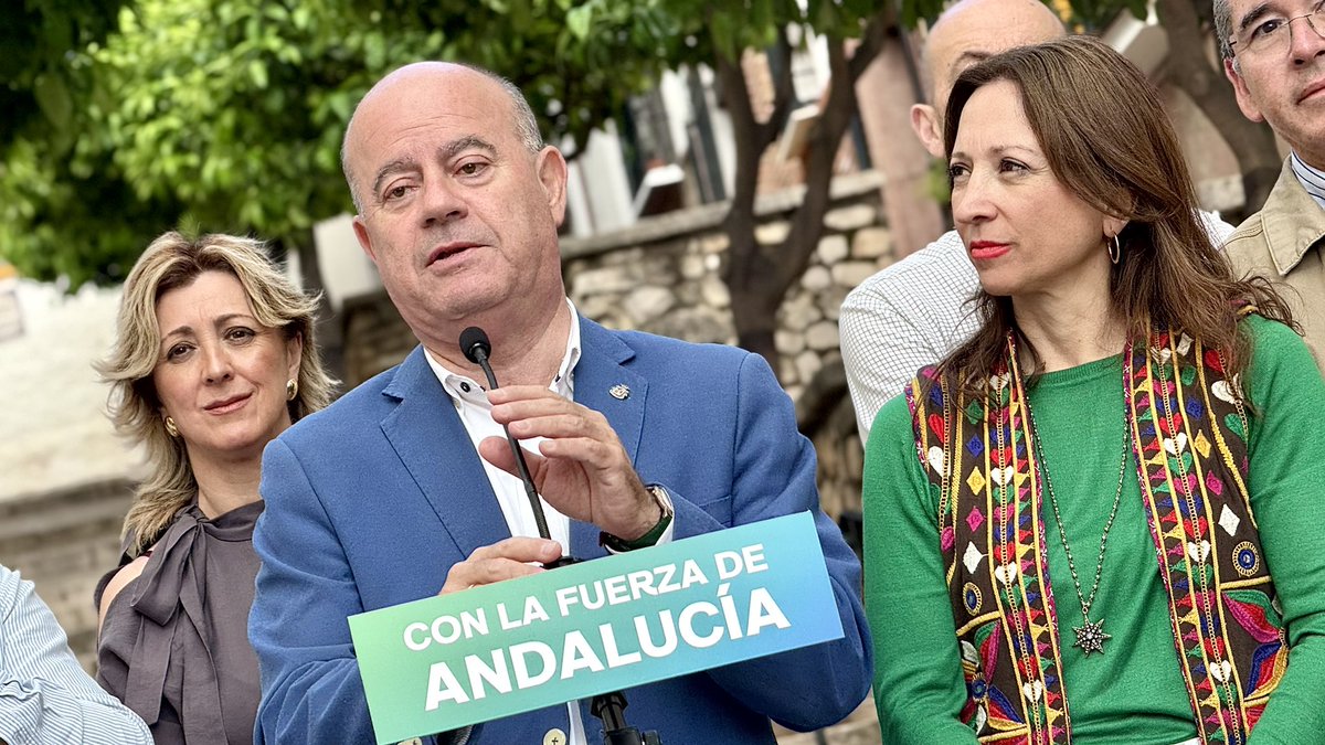 PPAntequera's tweet photo. 💙 Hoy volvemos a mostrar fuerza, unión y compromiso: iniciamos la cuenta atrás de la campaña electoral

Foto de grupo de interventores y apoderados del PP Antequera

🗯️@manolo_baron
“#Antequera es el eje del kilómetro sur de #Andalucía”

#ConLaFuerzaDeAndalucía
#JuanmaPresidente https://t.co/yqVYg88Fez