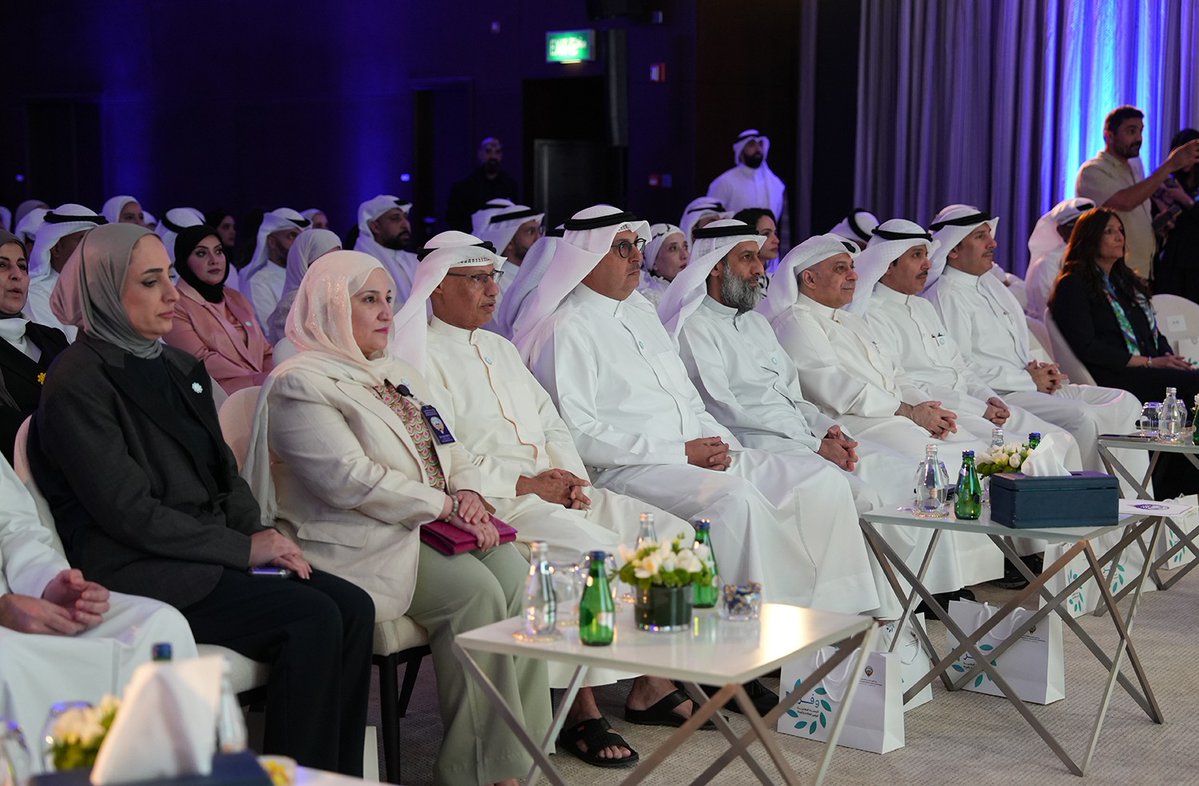 Image for the Tweet beginning: وزير الكهرباء والماء والطاقة المتجددة