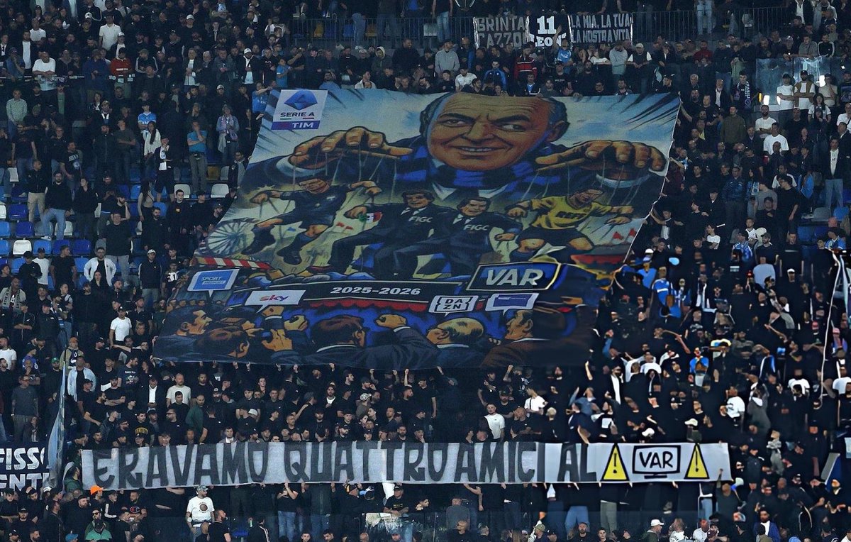 Simpatica coreografia della Curva A
