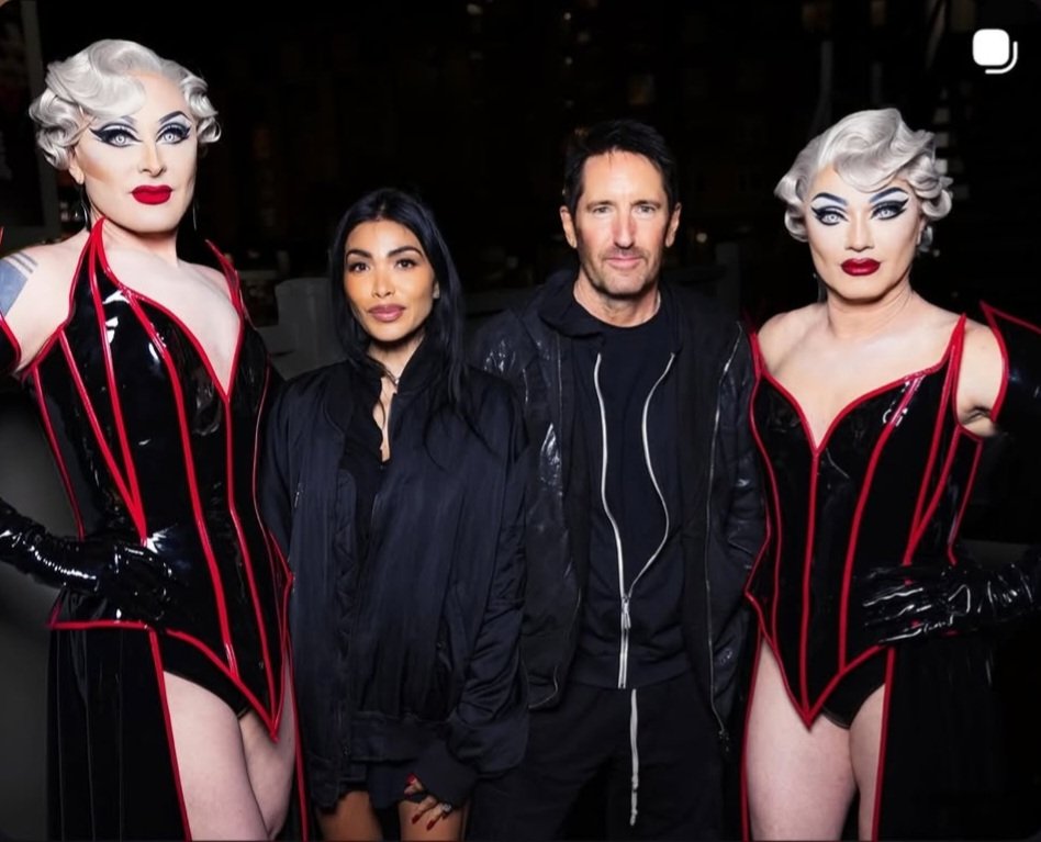 nineinchnoize's tweet photo. MARIQUEEN AND TRENT AT A DRAG SHOW!!! https://t.co/5tclZcbO6C