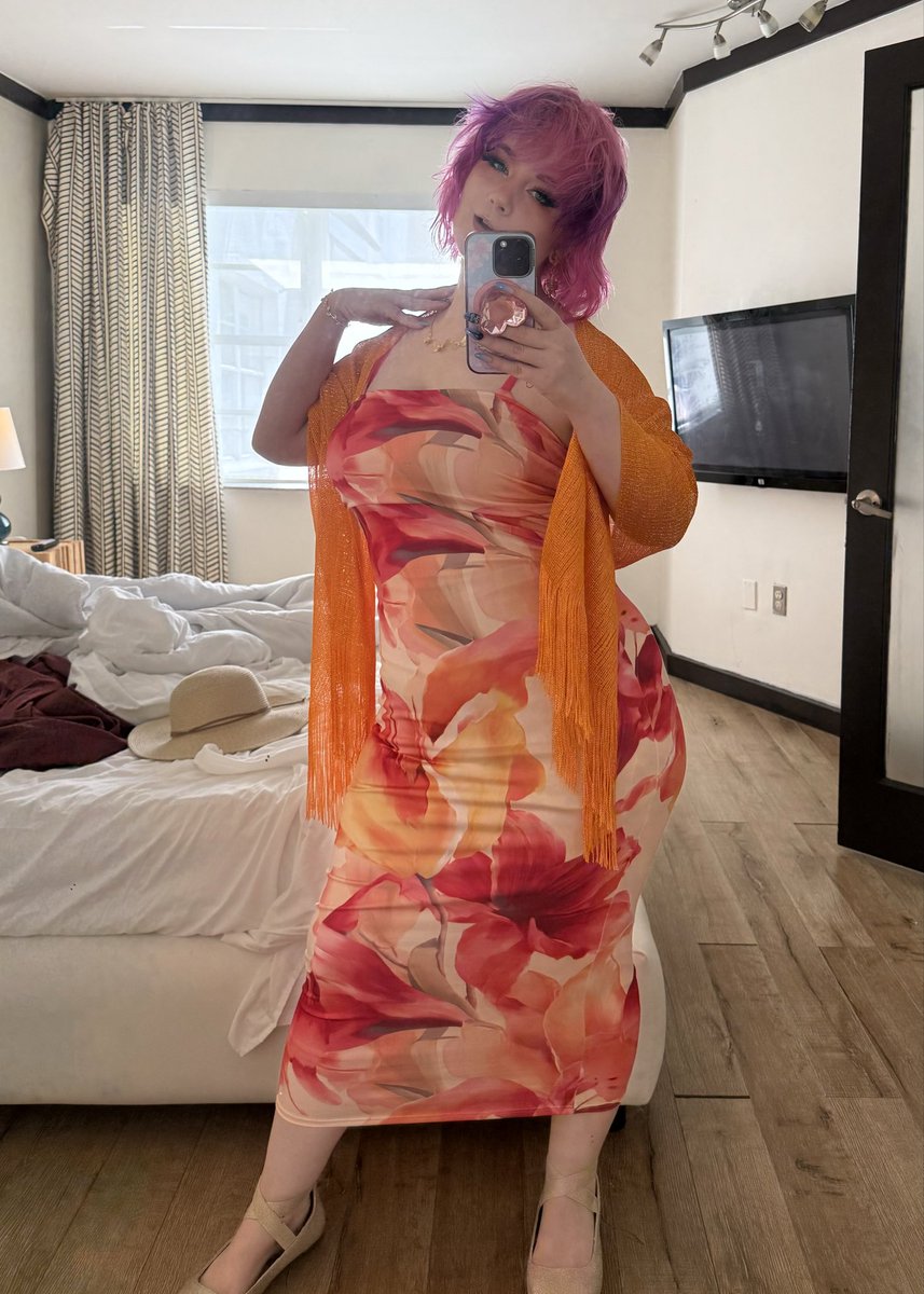 AngelLewdCake's tweet photo. Outfit of the day 🧡 https://t.co/ncXOKZRdDi