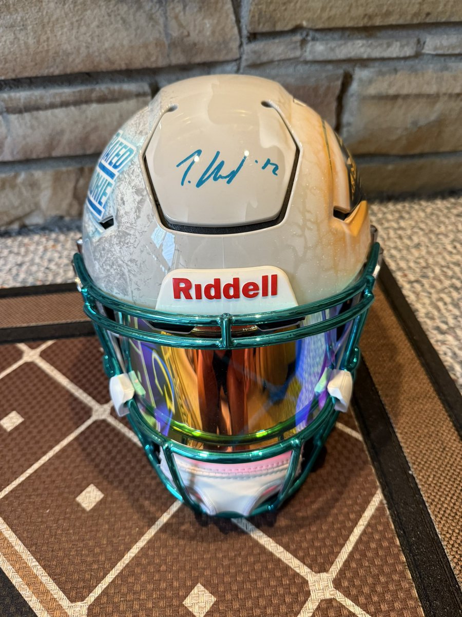 JamesRowland514's tweet photo. Custom Painted Signed Travis Hunter SpeedFlex for sale. Message me for pricing @E_Dilla #duuuval #travishunter https://t.co/JmudytLweD