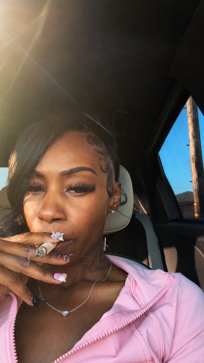 BarbieTrixi's tweet photo. ๐ซtime
#smoker #prettystoner #smokesome https://t.co/qjGqsMrbqz