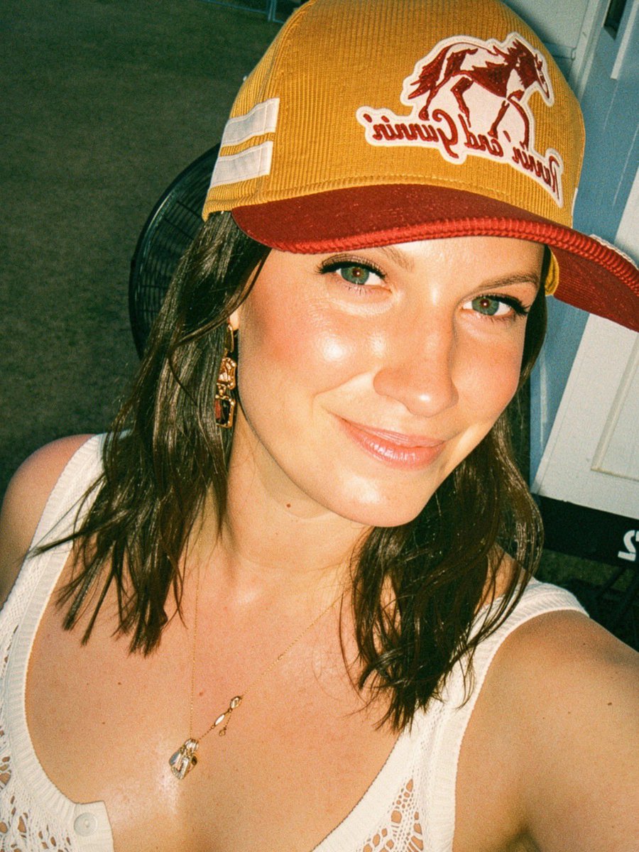 bellbottomcntry's tweet photo. Lainey Looks Good on You 🤠 Show us how you wear your Lainey merch! Post on Instagram with #LaineyLooks and tag @laineywilson, or upload your photo to https://t.co/0gTY4dXZxv https://t.co/Al4pwiGS6S