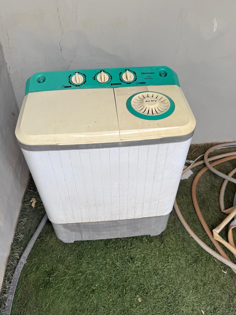 yardsaleplug's tweet photo. A 5kg Hisense washing machine available 

Condition: Neatly used, working perfectly.

Price: N130, 000

Location: Jos

Contact: 08072472687

#yardsale #Declutter #JosNigeria https://t.co/5YcP0azyOT