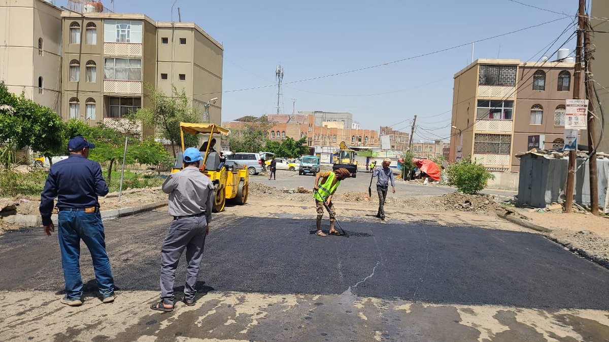 exudras's tweet photo. أعمال الترميمات للمقاطع المتهالكة - شارع المدينة السكنية 
مشروع (الصيانة الروتينية الوقائية- الطارئة)
الوحدة التنفيذية للصيانة والترميم بأمانة العاصمة صنعاء 
@exudras https://t.co/sG8UXSV7bk