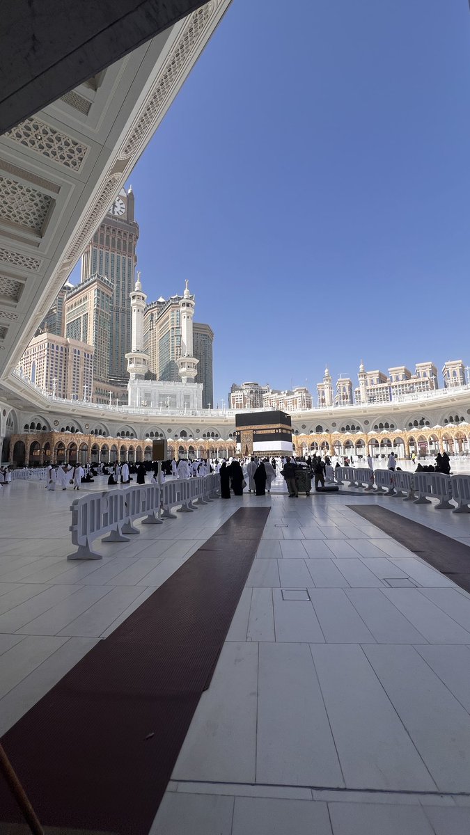 Fadelh_Alasheby's tweet photo. اللهُمَّ إنها أيام فضيلة فأكرمنا 
بإجابتك لدعائنا وتقبّلك لأعمالنا 
 ورضاك عنا والبركة في أيامنا 
والنور المصاحب لنا وكل مابقلوبنا 
وأنت أعلم به ياأرحم الراحمين 🤲

#عشر_ذي_الحجة 🕋 https://t.co/tCdd575h8K