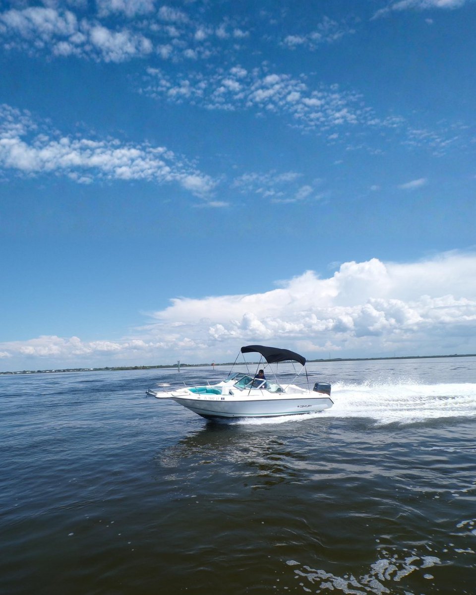 BoatHarborCom's tweet photo. The water never lies! 🌊

🔗 https://t.co/0zvA0wU2Cv

This 2000 CENTURY BOATS 2100 DC is the whole package! It offers dual console design, a spacious cockpit, fishing amenities, bow seating, and swim platform.

📍 Hudson, FL
📞 727-888-7134

#CenturyBoats #BoatLife #FishingBoat https://t.co/a5ZthMC6lv