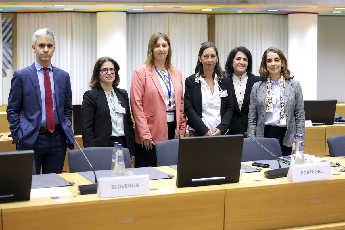 EUCouncilPress's tweet photo. Today at the #EYCS Council, ministers held discussions on education and youth.

⏰ The meeting reconvenes at 09:30 tomorrow.

Read today’s results👇
https://t.co/W613nZyxKb

📸 Video and photo shoots: https://t.co/XtwAhgnCM6

@CY2026EU https://t.co/YnzNaIlFKo