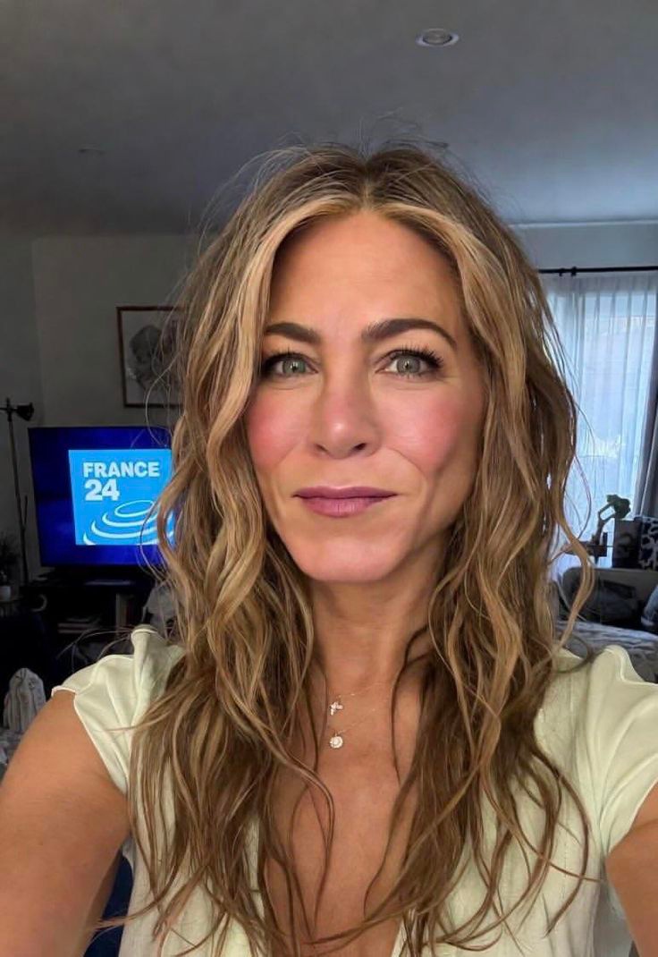Jenn Aniston tweet media