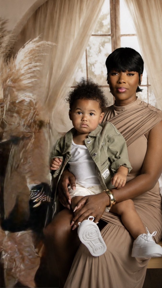 COCOA_DOLL's tweet photo. Moms that coordinate outfits and photo shoots deserve praise baby it’s not for the weak. I got it done though. https://t.co/rTqd0eZdqt